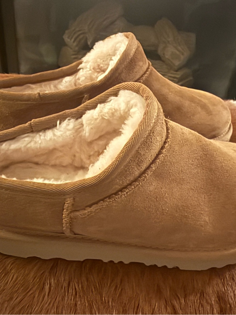UGG Classic Slippers Chestnut Brown Suede NWT Size 5 - Picture 3 of 5